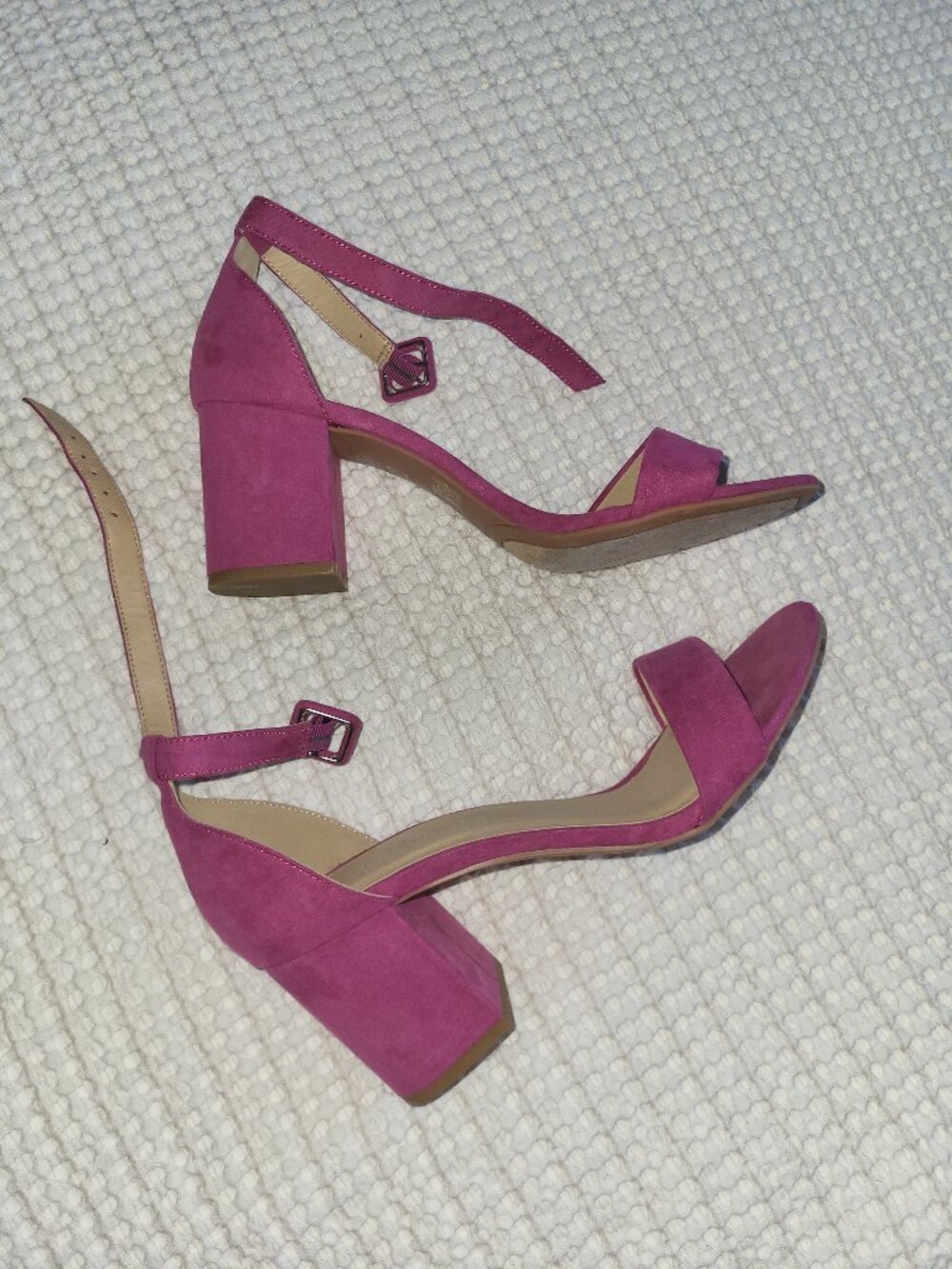 Chinese Laundry Fuchsia Pink faux Suede Ankle Strap Block Heel Sandals Size 9